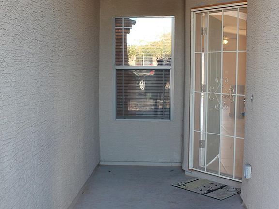 4th image of 711 E Dragon Springs Dr