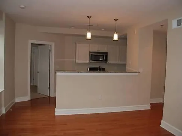 1811 Chestnut St #403, Philadelphia, PA 19103