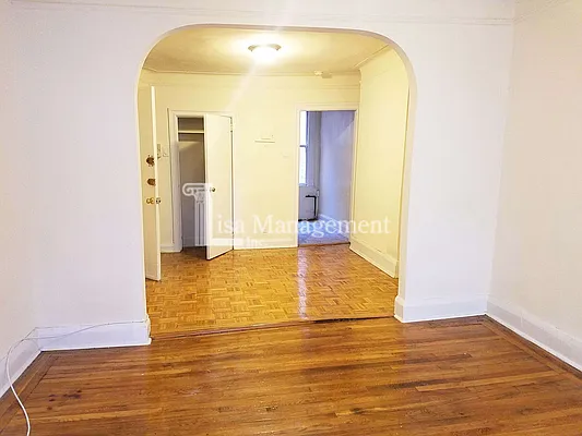 Rented by Lisa Management | media 2