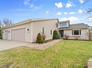7511 W Sunnyvale Ct, Mequon, WI 53097