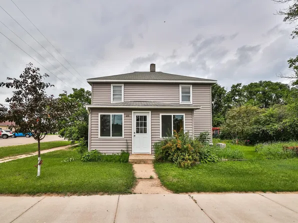 211 Main St NE, Menahga, MN 56464