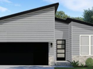 3915 E Fieldcrest Ct, Brookline, MO 65619