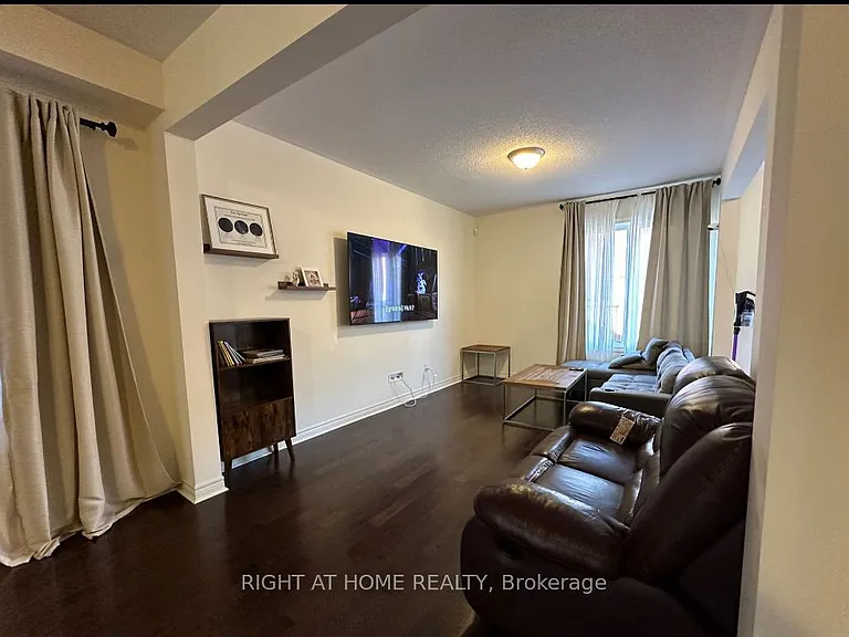 609 Bessborough Dr — Photo 4