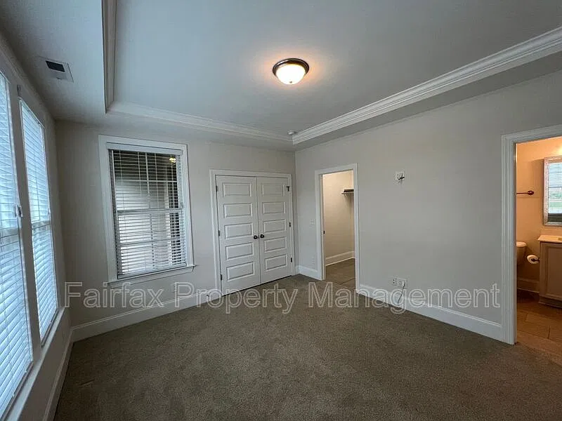 4 bed, 3.5 bath, 2000 sqft, $3,000 — Photo 4
