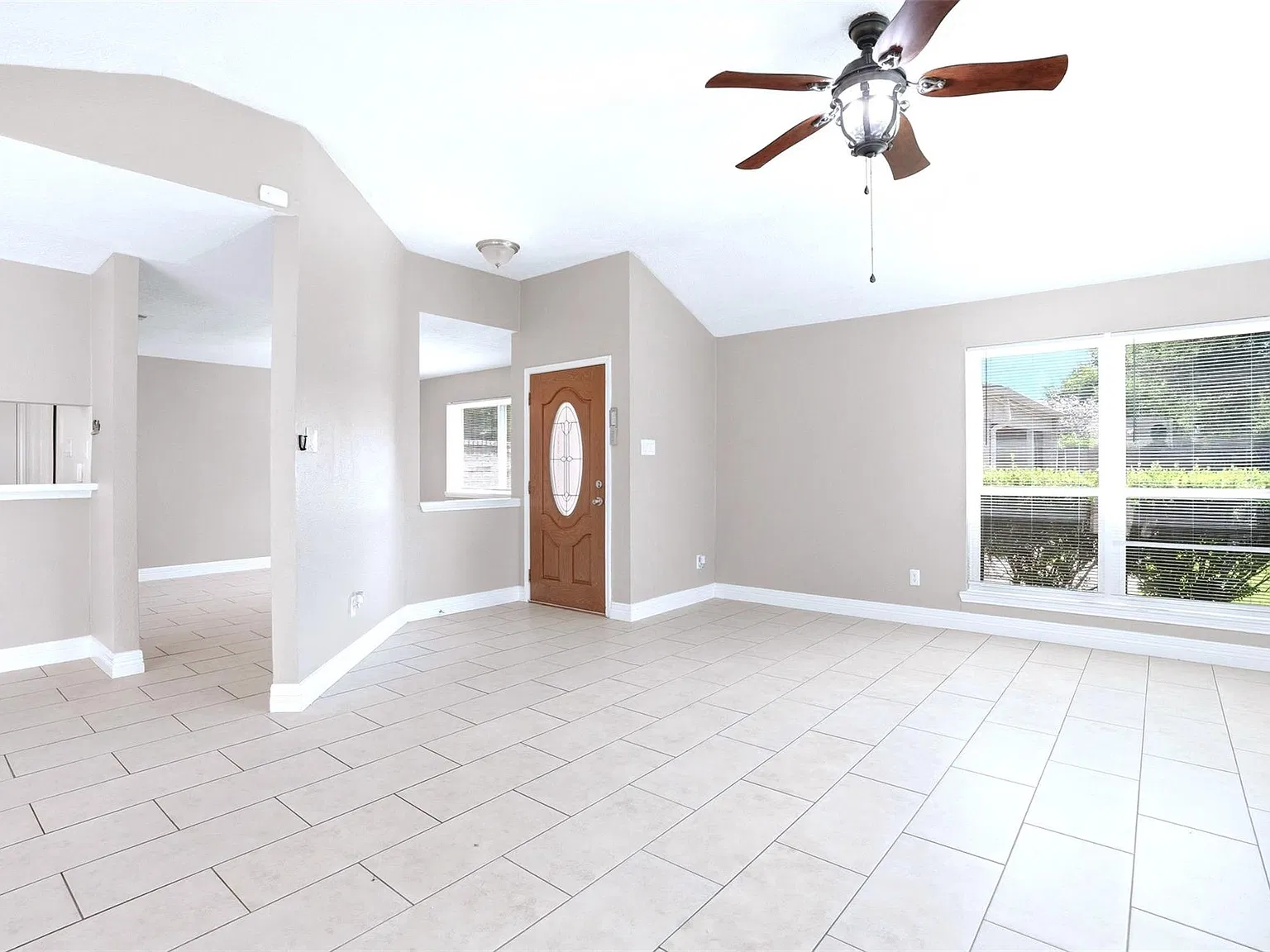3 bed, 2.0 bath, 1750 sqft, $1,850 — Photo 3