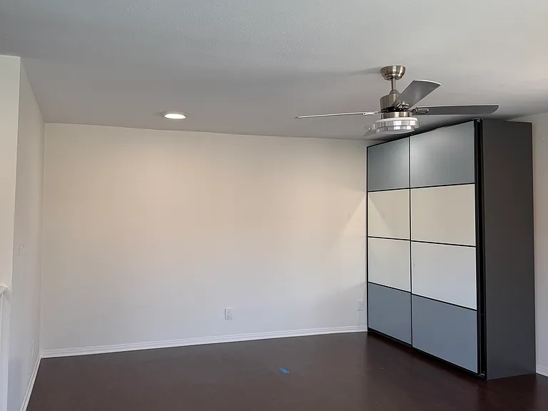 2470 Daly St #C — Photo 7