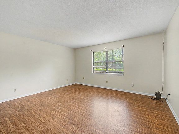 5th image of 2207 Jasmine Ct