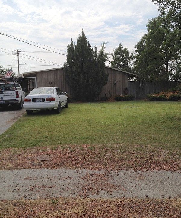 1st image of 221 Carswell Dr