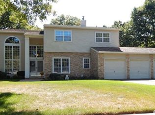 9 Sweet Briar Path, Lake Grove, NY 11755