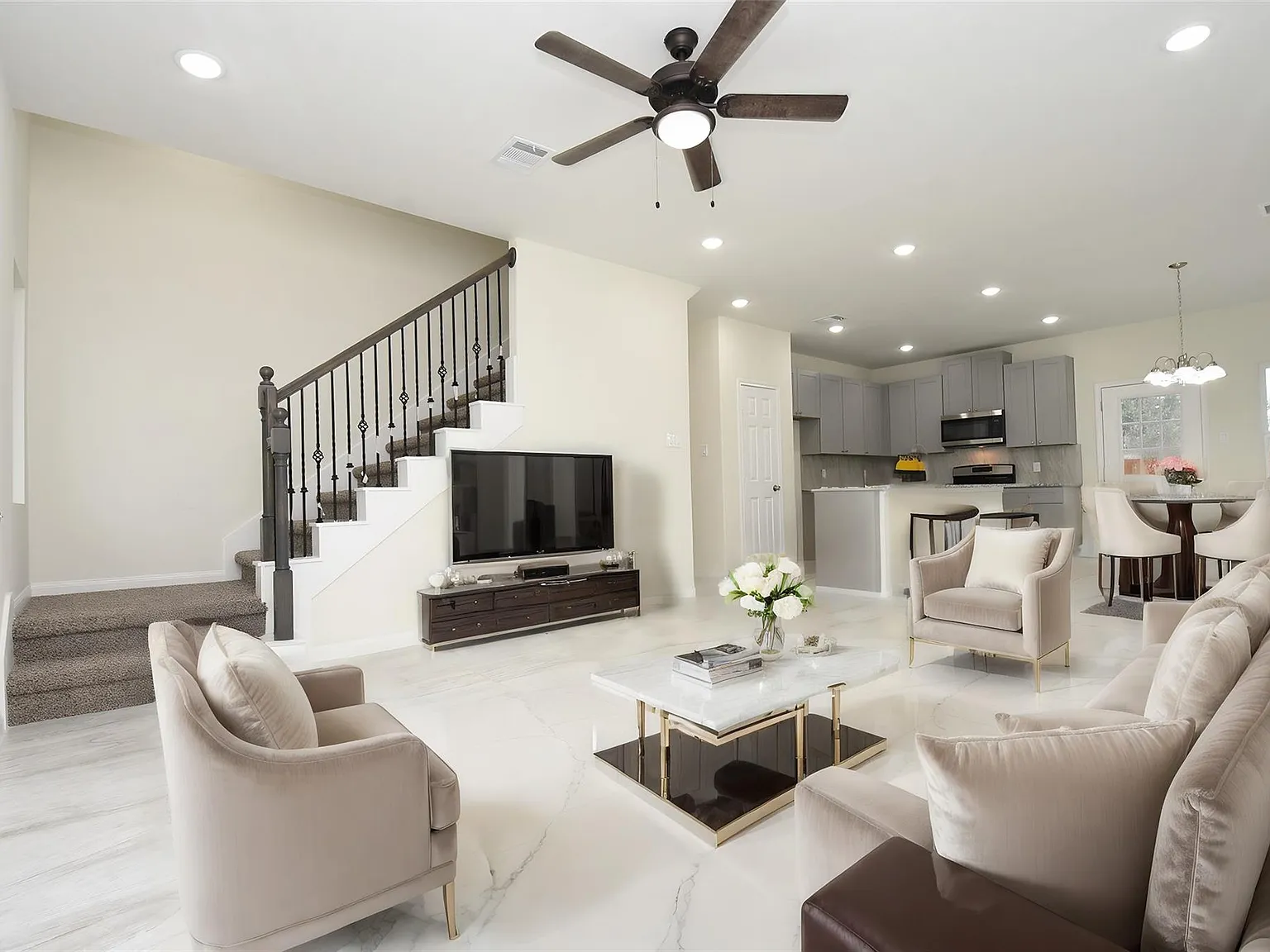 4 bed, 2.5 bath, 2037 sqft, $2,200 — Photo 4