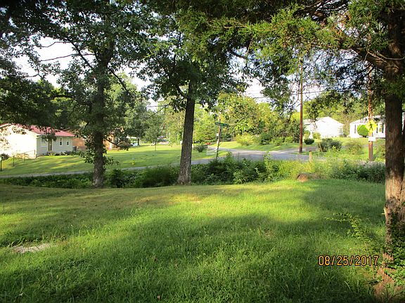 3rd image of 4100 NE Valley View Dr