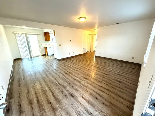 2 bed, 1000 sqft, $1,350 — Photo 3