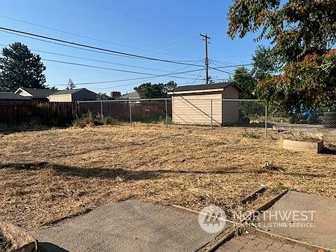 2nd image of 831 S Grand Drive