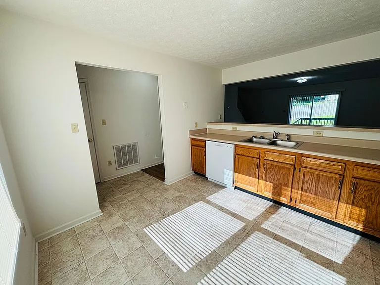 510 Craig St — Photo 18