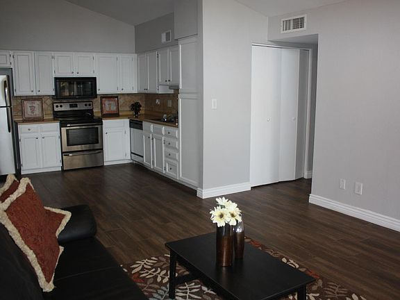 2nd image of 601 N May St APT 13