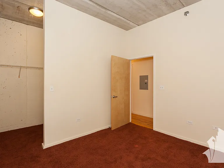 630 N Franklin St #513 — Photo 6