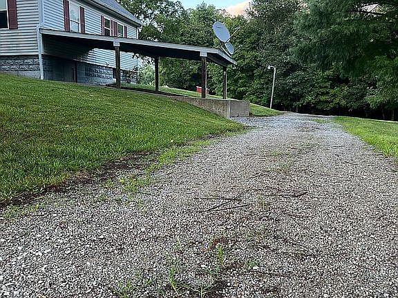 driveway to south side
