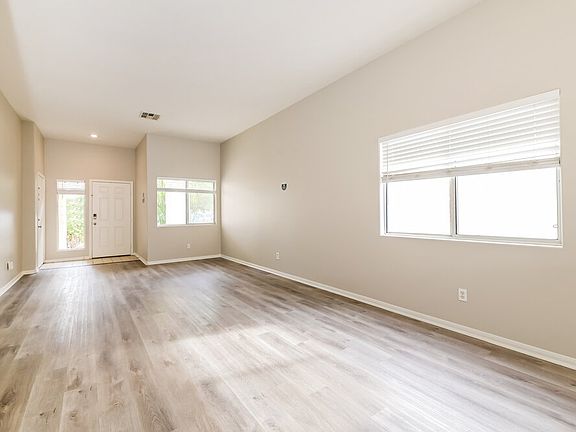 4th image of 2037 Jesse Scott St