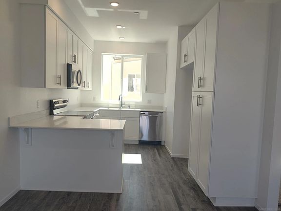 4th image of 1042 Cooper Pl