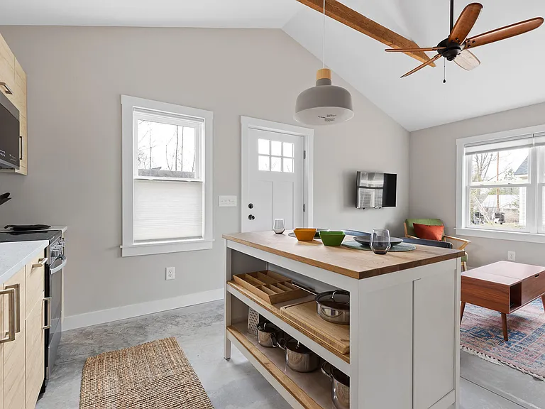 313 Dacian Ave #B — Photo 11