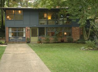 7705 Poplar Tree Ln, Falls Church, VA 22042
