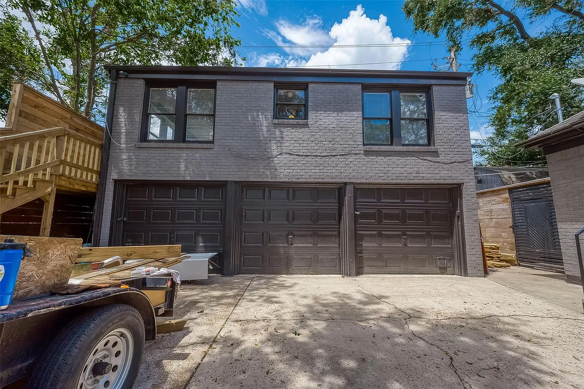 Building Photo - 415 Fairbanks Garage St #A