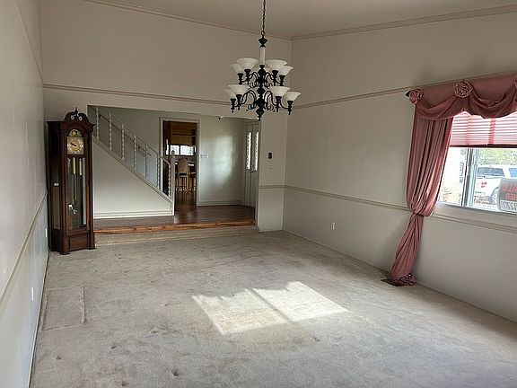 Living room vaulted ceiling 