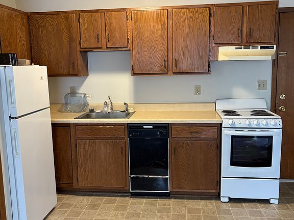 3. Kitchen - stovetop and oven (new), dishwasher, plenty of cabinets, refrigerator
