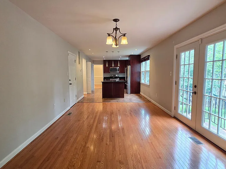 8201 Hensley Ct — Photo 10