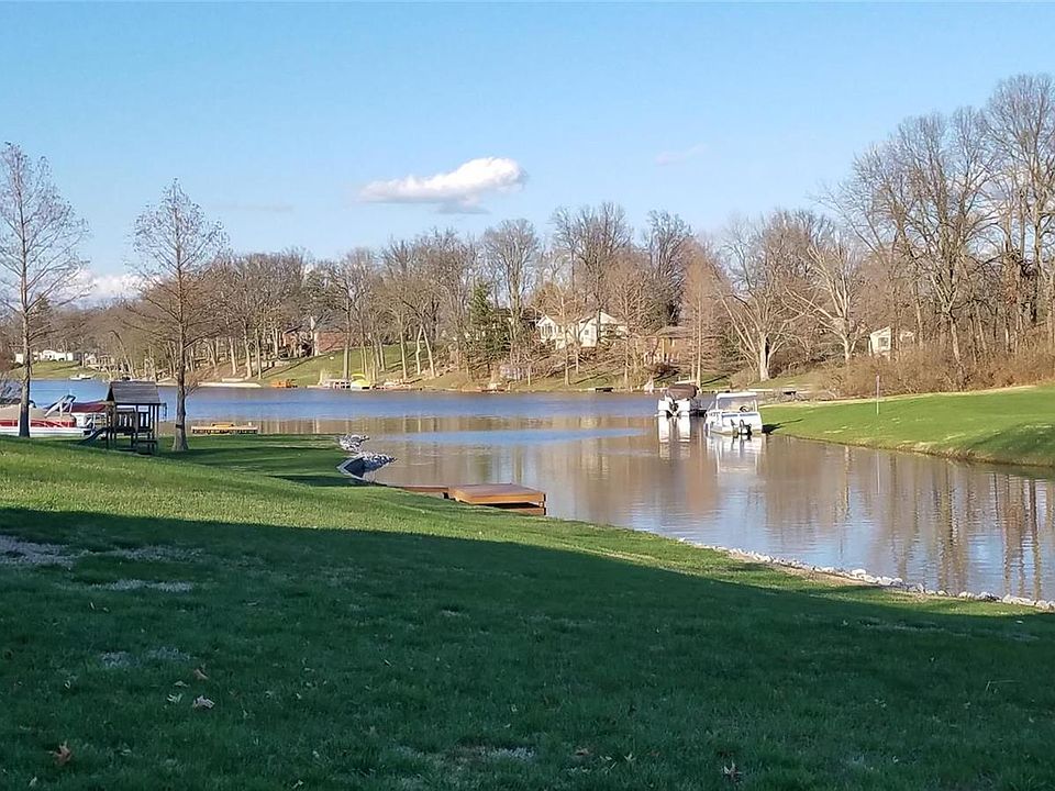 2nd image of 520 W Lake Dr