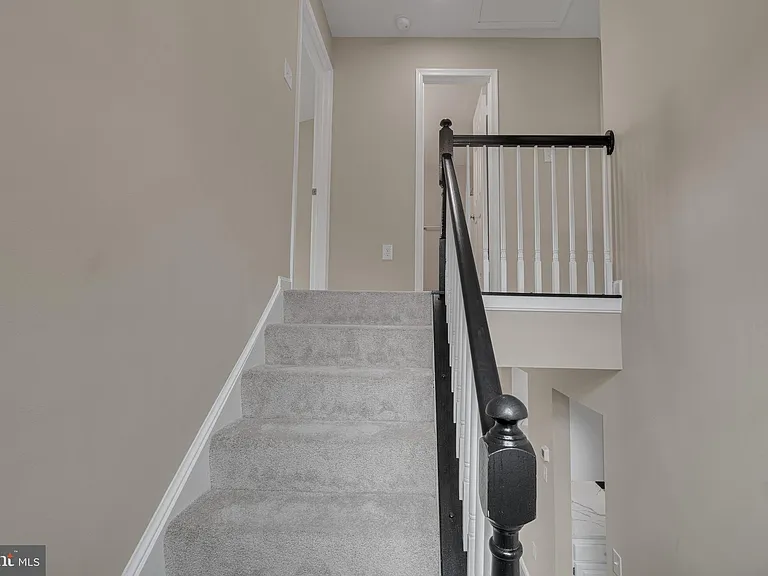 8101 Chelaberry Ct — Photo 14