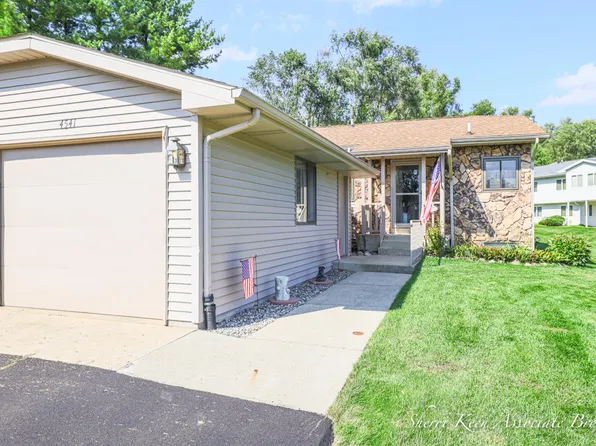 4541 N Valley Dr NE #22, Grand Rapids, MI 49525