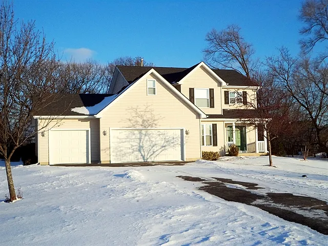 3880 Twin Oaks Dr photo 1