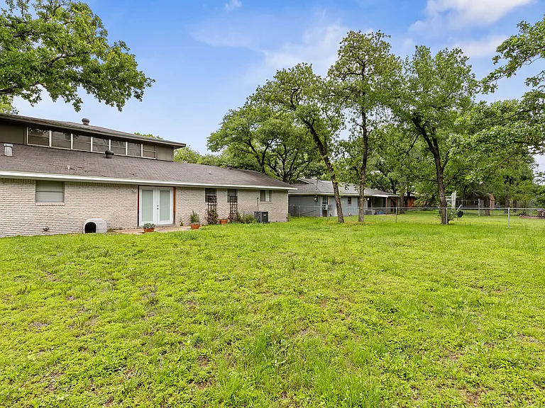 326 S Barbara St — Photo 13