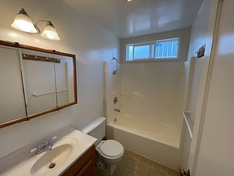 2245 Baldwin St — Photo 14