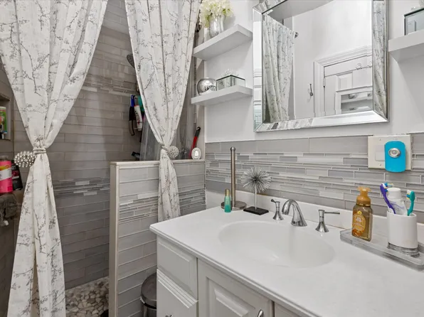 285 Lincoln Avenue image 12 of 36