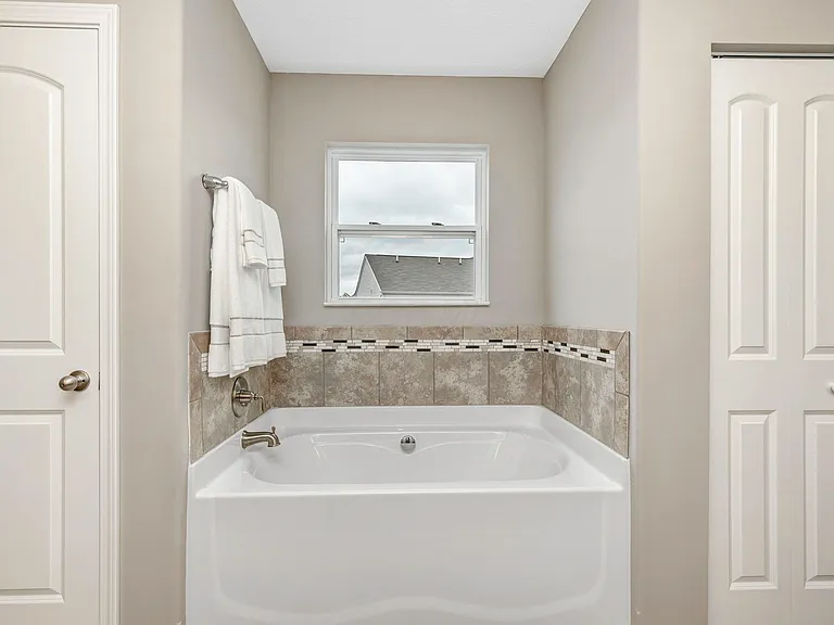 7576 Bullseye Dr — Photo 27