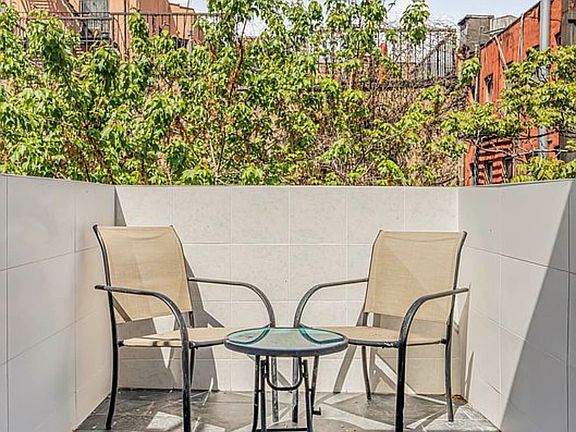 4th image of 405 W 46th St APT 3R