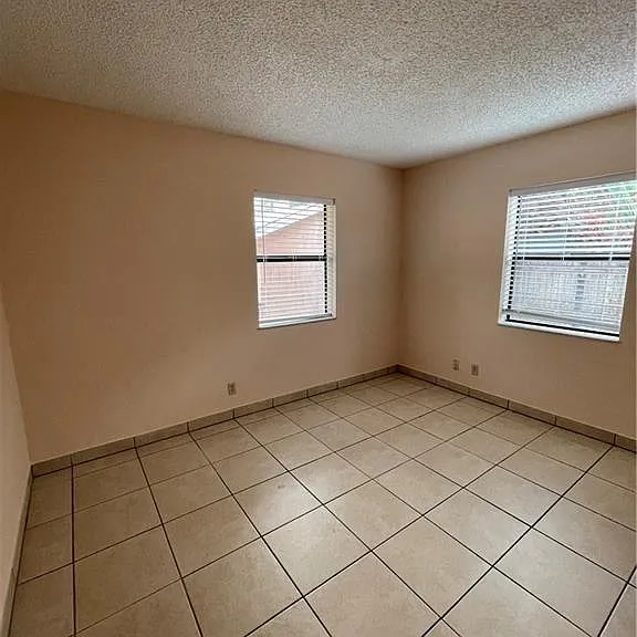 1112 NE 13th Ave #2 — Photo 3