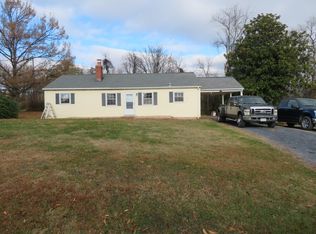 8218 Hideaway Rd, Marshall, VA 20115