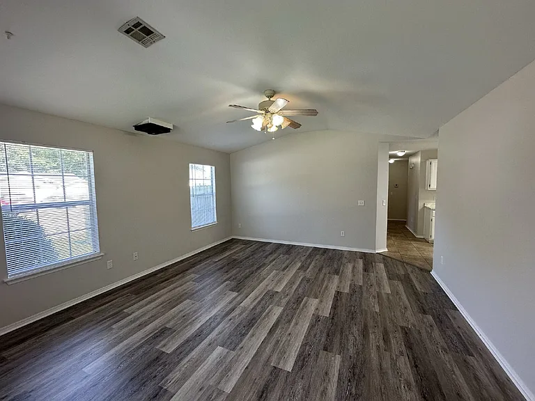 1306 Crescent St — Photo 4