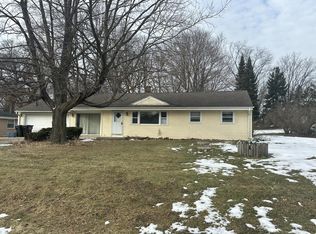 5235 S Oak Ridge Dr, New Berlin, WI 53146