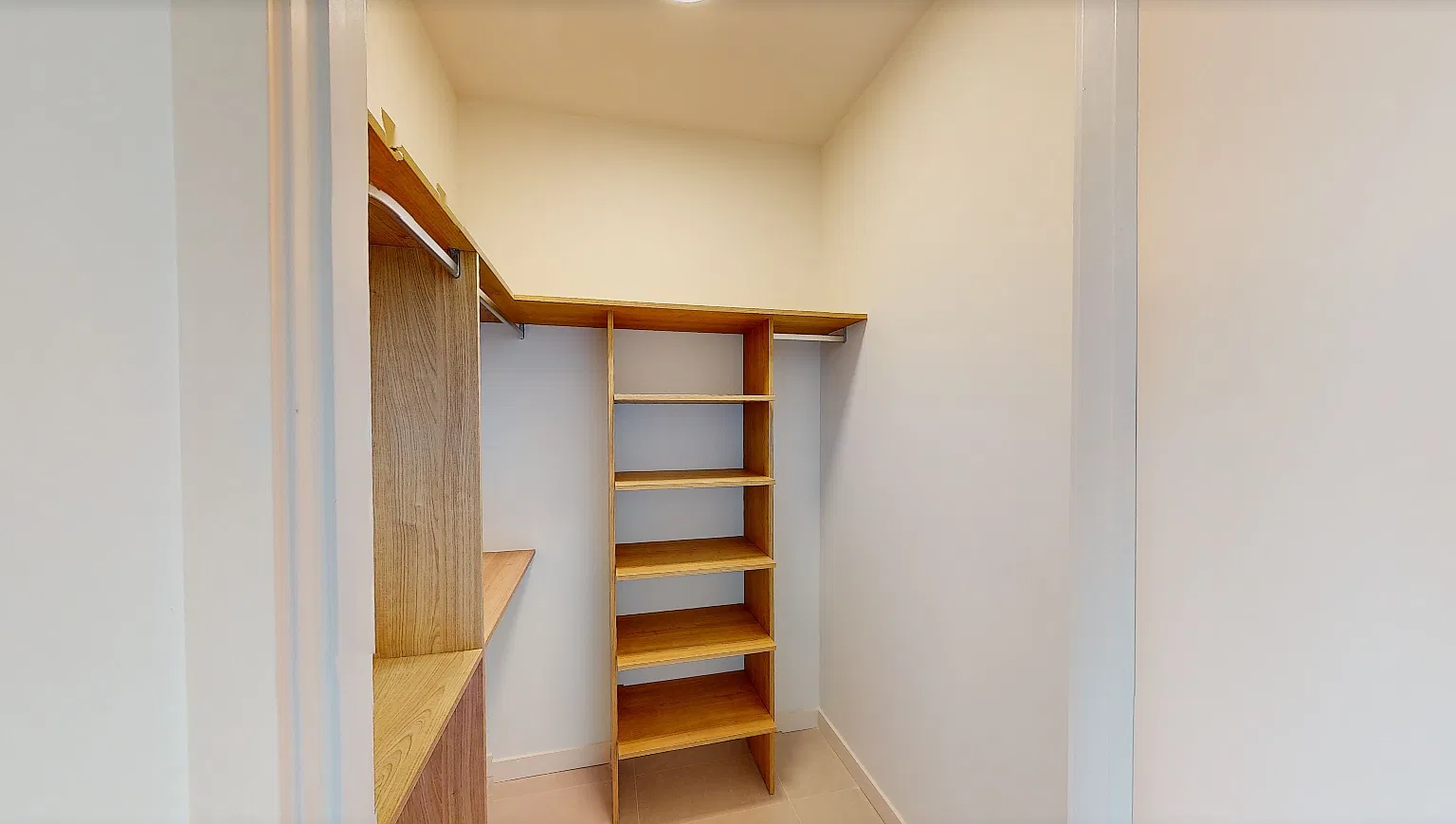 2 bed, 894 sqft, $3,210 — Photo 3