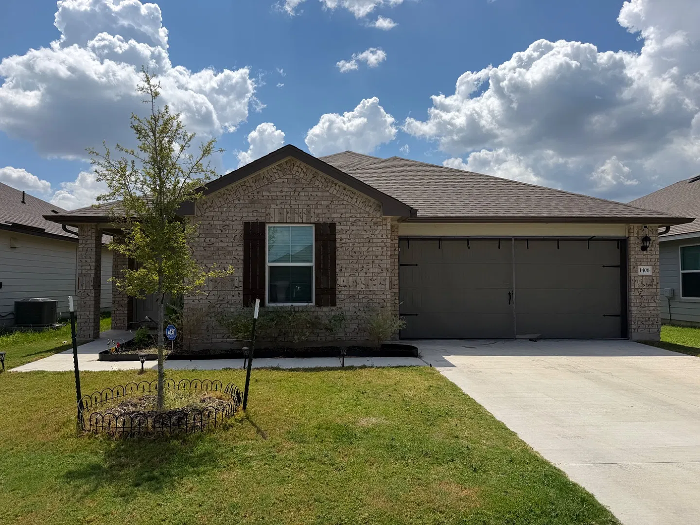 1406 Rolling Thunder Dr — Photo 1