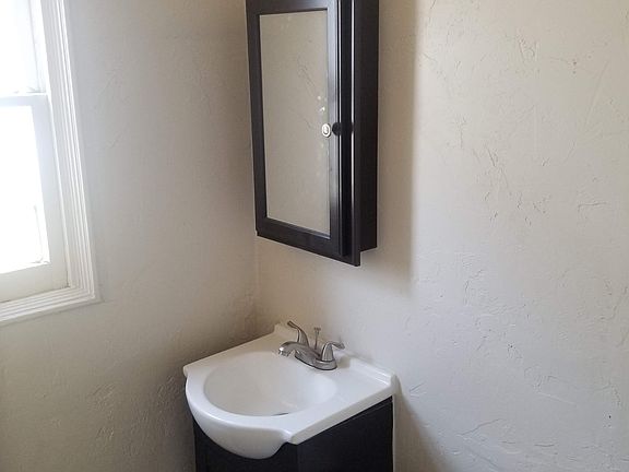 2nd image of 925 E Drachman St APT C