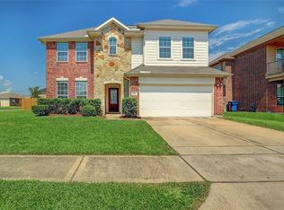 7038 Hazelnut Ln, Baytown, TX 77521