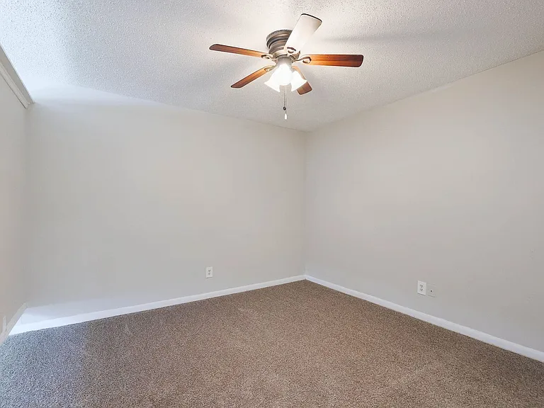 Hampton Hall | Comfort, Convenience, & Community All In One — Photo 138