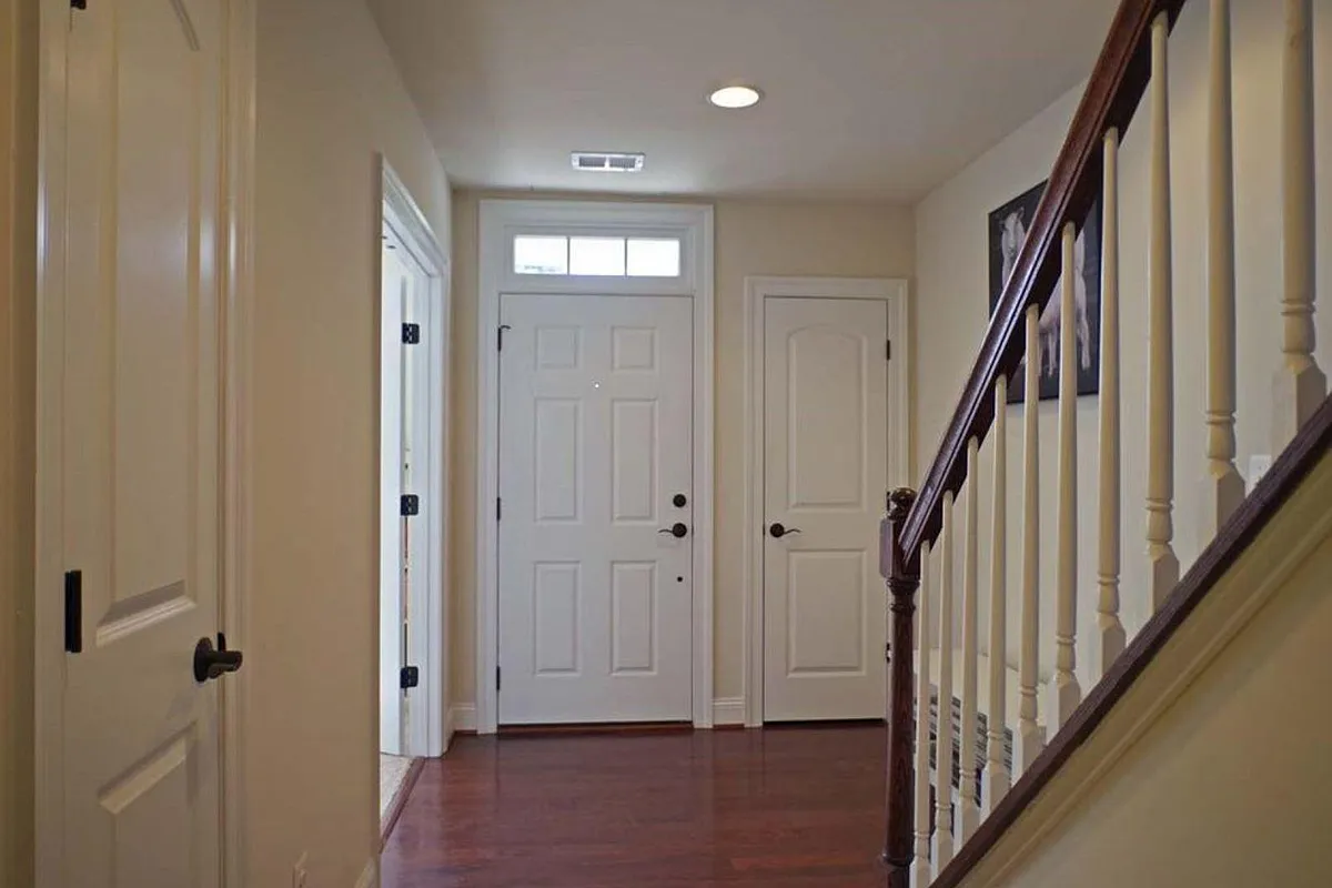 Entry Foyer - 905 Stonehenge Way