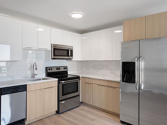2nd image of 6166 N Sheridan Rd APT 14C