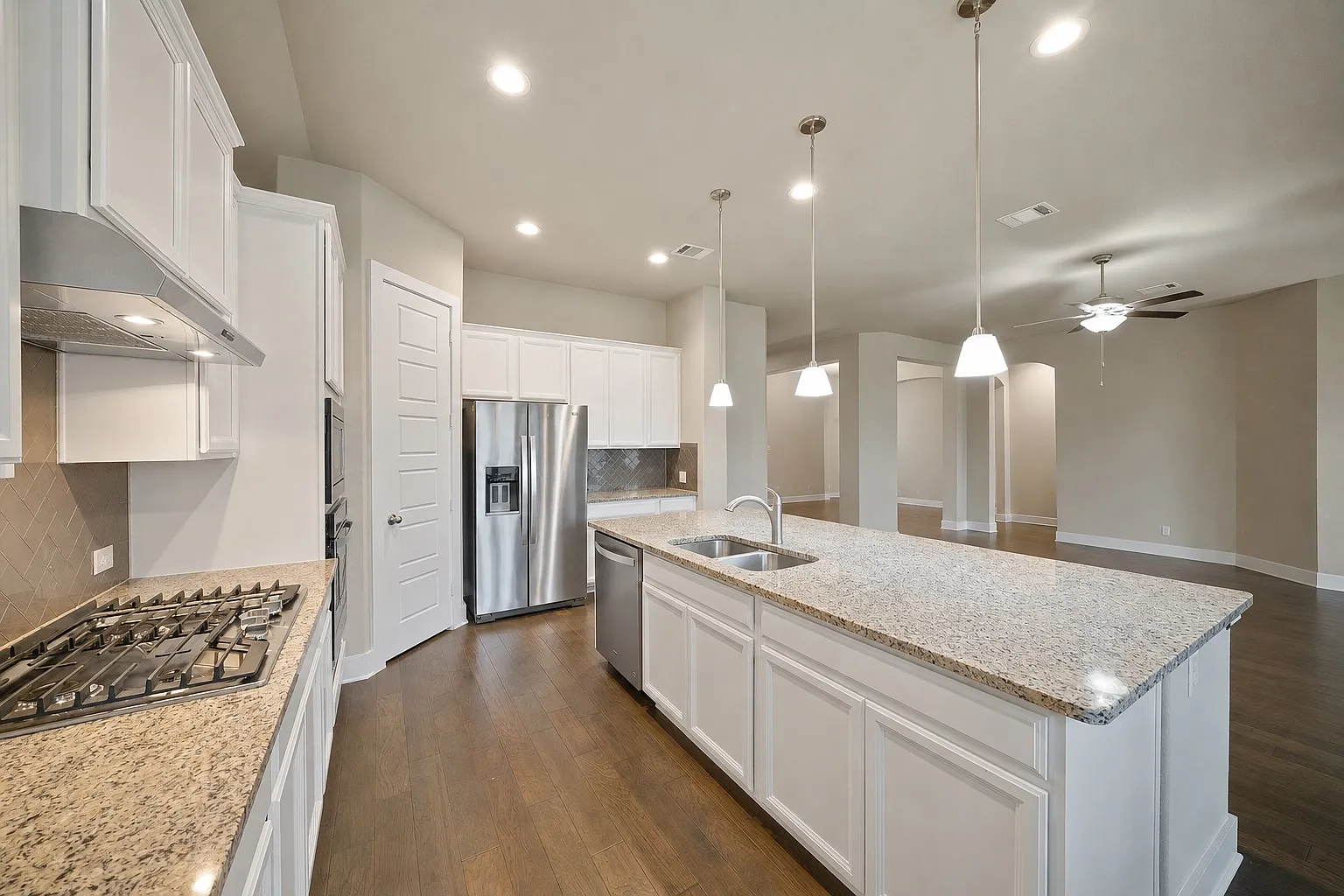 4 bed, 2522 sqft, $2,600 — Photo 4
